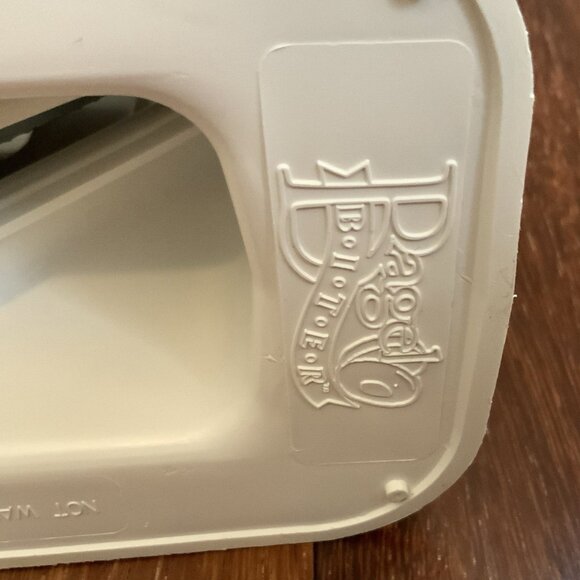 Larien Products Bagel Biter Cutter The Original Bagel Guillotine Slicer(DR5) - Picture 9 of 16